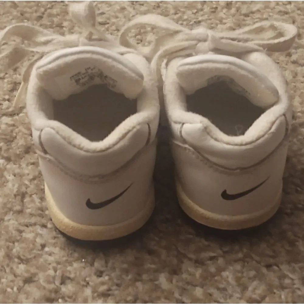 Nike Vintage Toddler Sneakers Size 4c, PRE-OWNED White Navy Blue